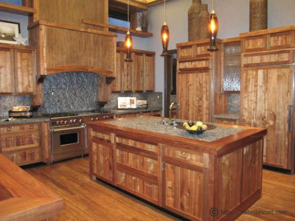 Acqua Liana Oceanfront Mansion Kitchen made of Hawaiian Koa-Wood and other sustainable woods