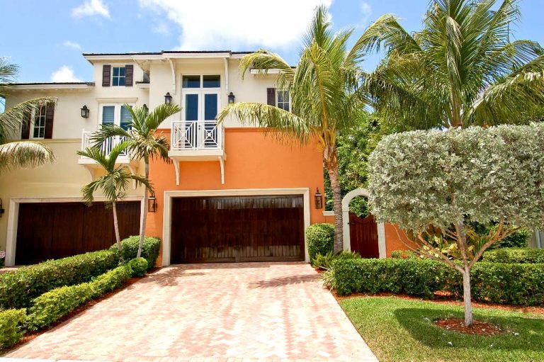 East Delray Beach Townhomes 114 Dr, Delray Beach, FL 33483