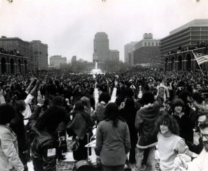 the-crowd-at-independance-hall-earth-week-philadelphia-web-500x412-jpg
